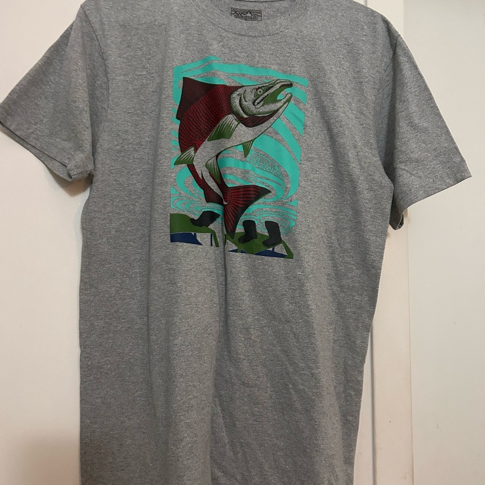 Patagonia Gray Graphic T-Shirt short sleeve men’s M River fish regular fit